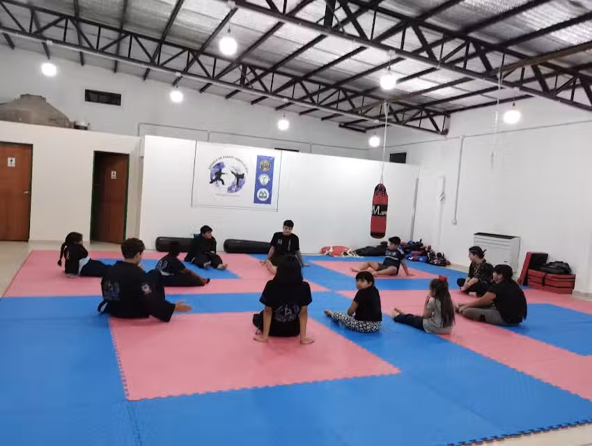 Academia de karate do y kick Boxing &ndash; Yoga y Reiki