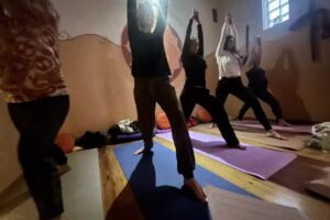 Clases de Yoga y Meditaci&oacute;n en Lan&uacute;s &ndash; VALERIA-ANAHATA