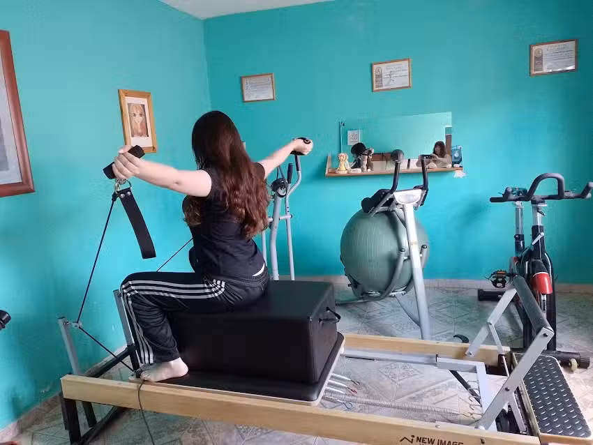 Divina Multiespacio , Pilates, Yoga, Terapia Postural Activa, Masaje, .