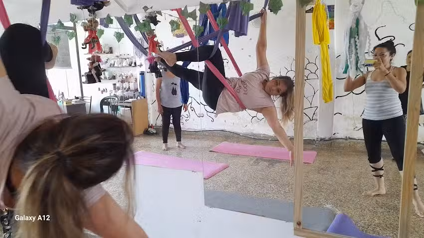 Ina (Centro de Yoga. Entrenamiento y Terapias Holisticas)