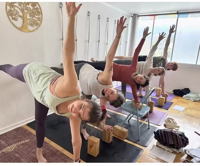 Madhavi Yoga & Teatro | Clases de Yoga, Meditaci&oacute;n | Clases de Teatro | Formaci&oacute;n de Instructores | Consultas Ayurveda