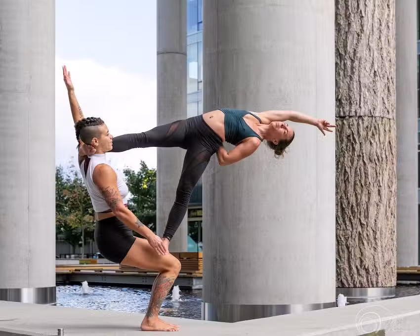 MOVIMIENTO ACRO (Clases: Ashtanga Yoga + Rocket Yoga + Invertidas )