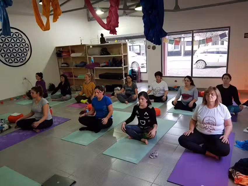 NĀDA BRAHMAN INTERNACIONAL &ndash; ESCUELA INTEGRAL DE YOGA