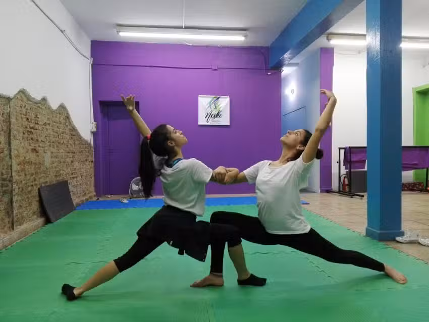 N&Eacute;IKE espacio de danza, Yoga, movimiento y bienestar. Escuela de Yoga Neike