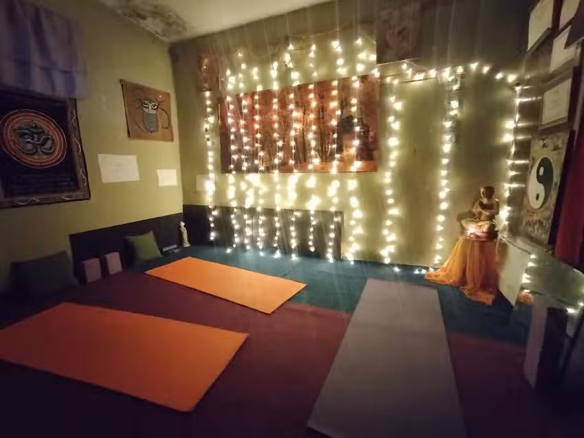 Yoga Clasico. Yogaterapia. Yoga restaurativo. Mindfulyoga. Mindfulness. Yoga terapeutico.