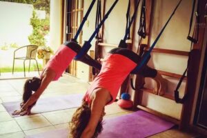 Yugen Postura y bienestar TPA Y YOGA